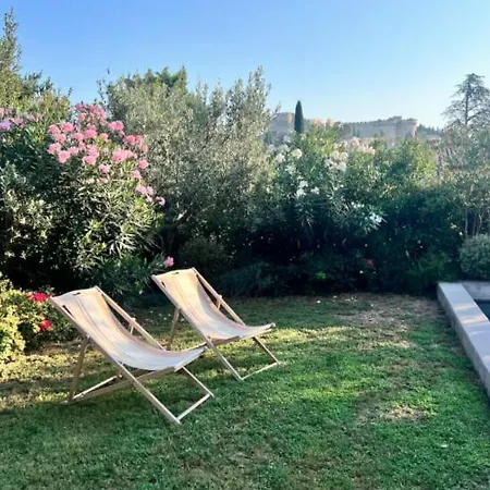 With In Villeneuve-lès-Avignon